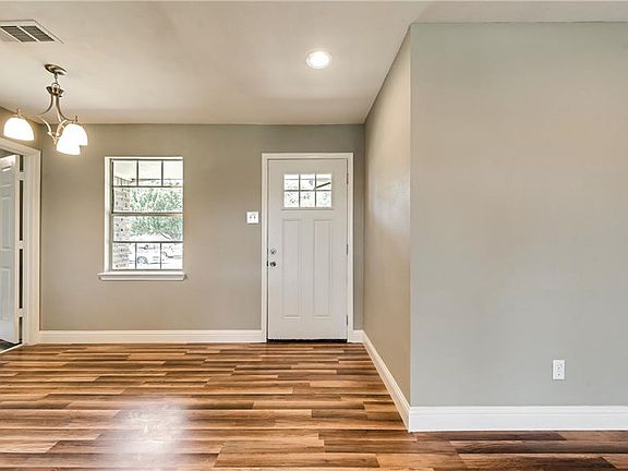 2nd image of 1414 Shorecrest Dr