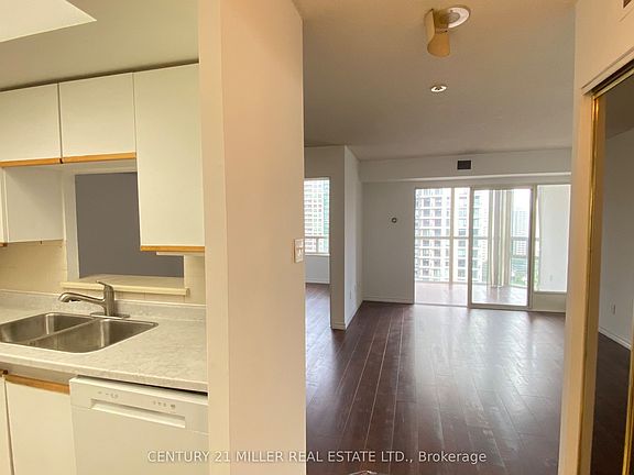 3rd image of 285 Enfield Pl #1702