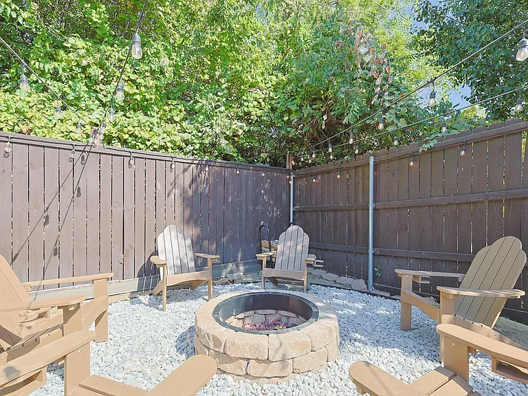 2402 Blue Holly Dr — Photo 36