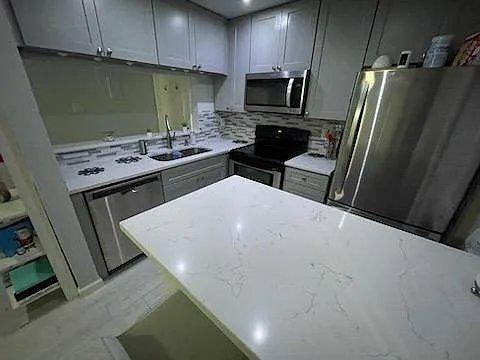 Building Photo - 806 W 24th St #116
