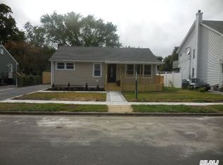 7 Silverpine Dr, Amityville, NY 11701