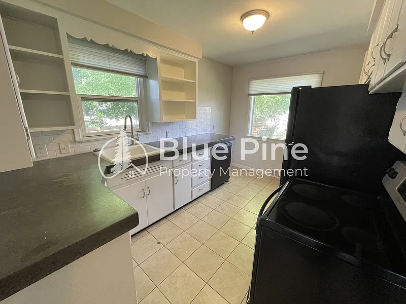 4 bed, 2.0 bath, 1848 sqft, $1,890 — Photo 4