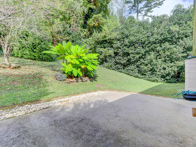 3925 Abercorn Rd — Photo 16