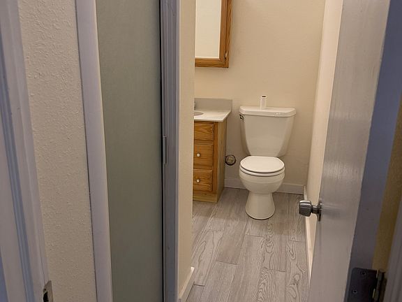 4th image of 214 W Kennedy Ave
