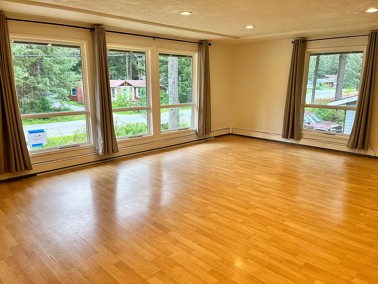 8684 Dudley St #MAIN-UPPER — Photo 3