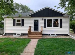 712 S Wisconsin St, Mitchell, SD 57301