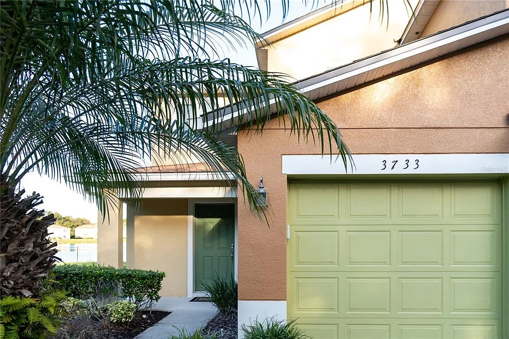 2 bed, 2.5 bath, 1308 sqft, $2,200 — Photo 2