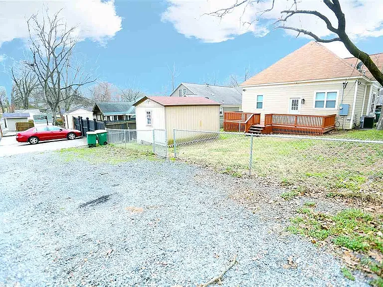 415 N Spruce St — Photo 21