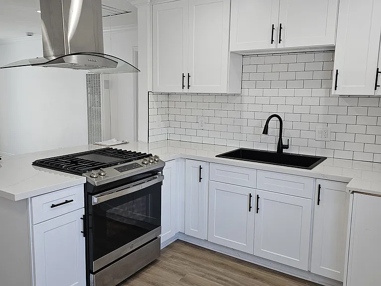 8111 Page St #R — Photo 10