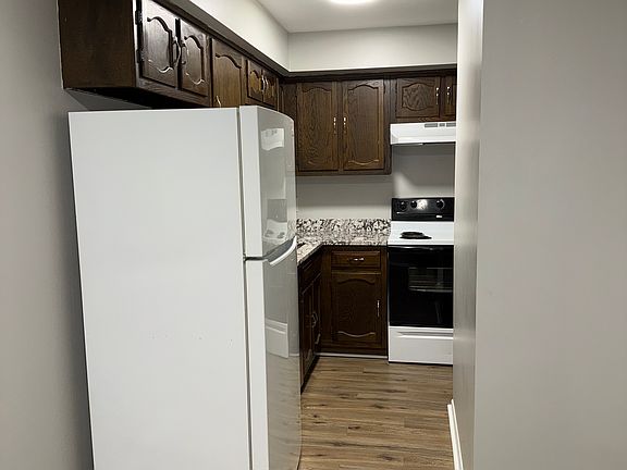 4th image of 10011 Kennedy Ave APT 32