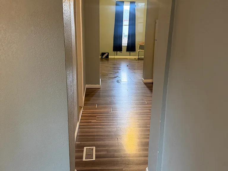1217 Elm St — Photo 6
