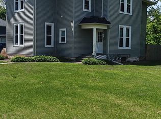 304 S Silver Lake St APT A, Oconomowoc, WI 53066