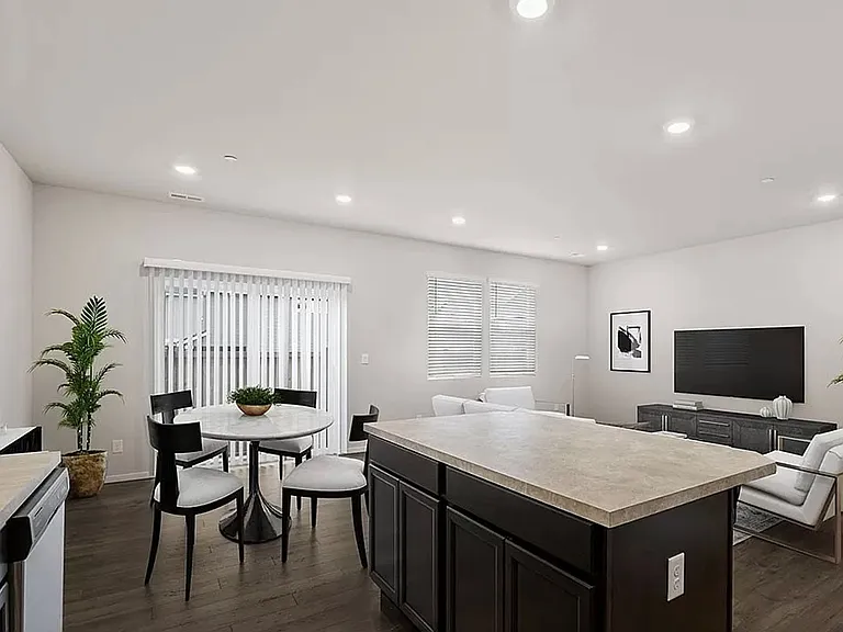 18729 Emmons Ct E — Photo 6