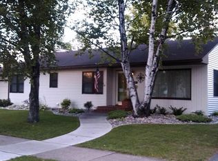528 Oxford St, Grand Forks, ND 58203
