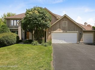 19W115 Woodcreek Pl, Downers Grove, IL 60516