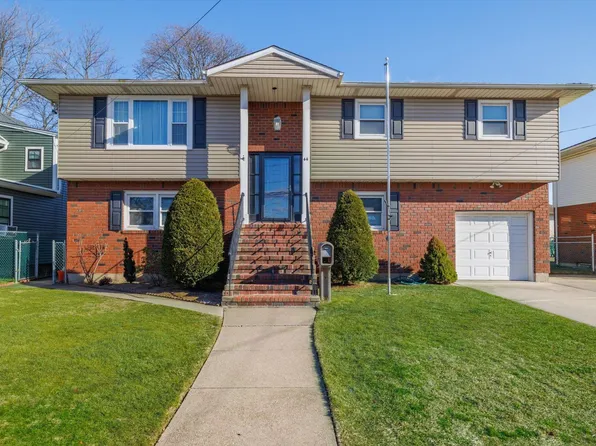 44 Monroe Street, Franklin Square, NY 11010