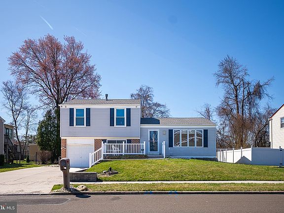 2nd image of 3221 Claridge Rd