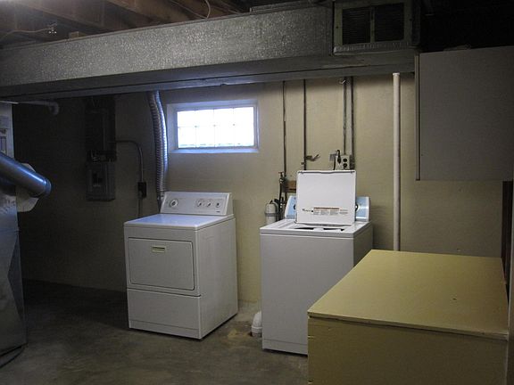 5th image of 9133 Arvin Pl