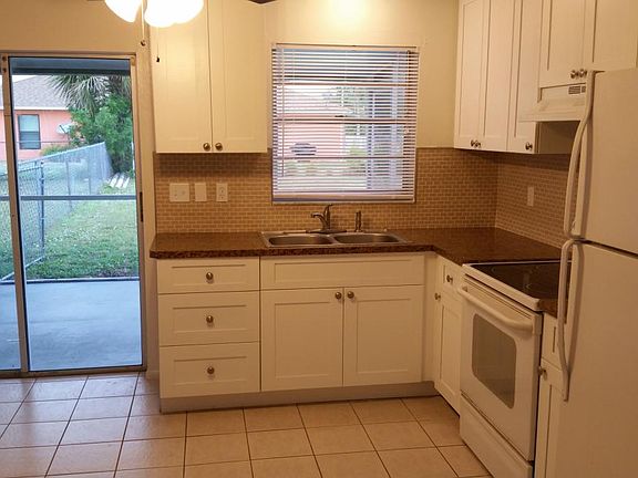3rd image of 619 SE 14th Ter