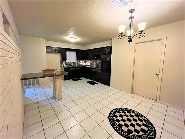 3 bed, 1225 sqft, $1,400 — Photo 4