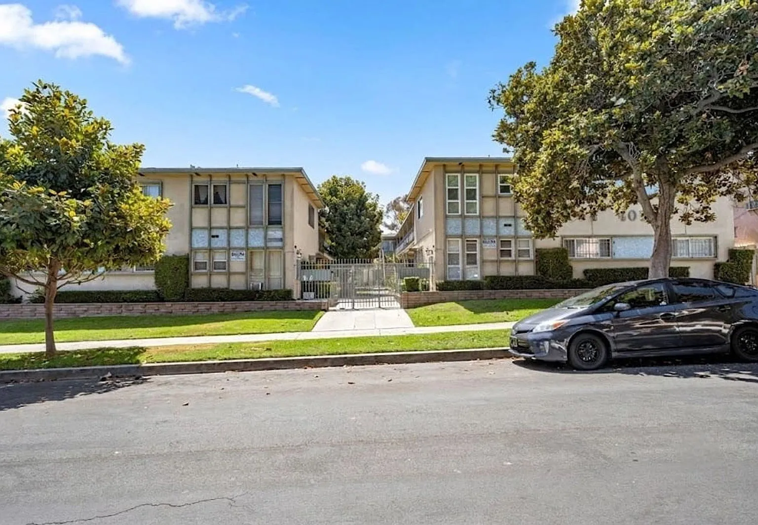 2 bed, 1.0 bath, $1,933 — Photo 4