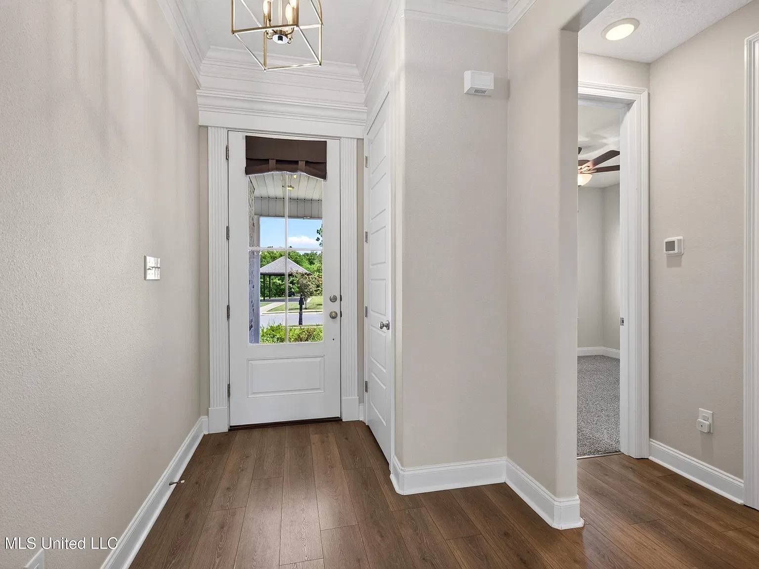 3 bed, 2.0 bath, 1691 sqft, $2,200 — Photo 4