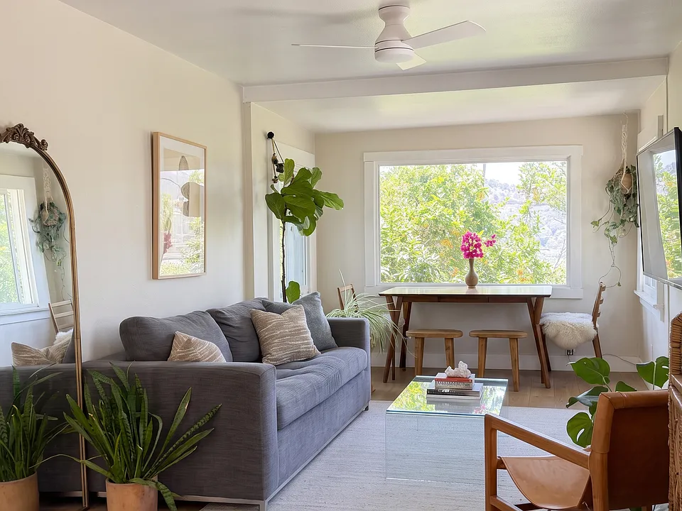 1301 Isabel St
