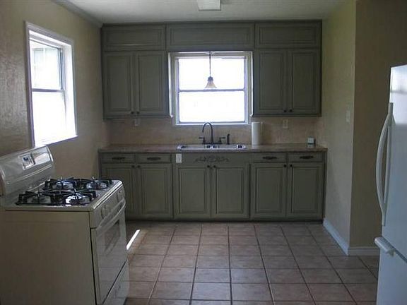 2nd image of 619 10th St