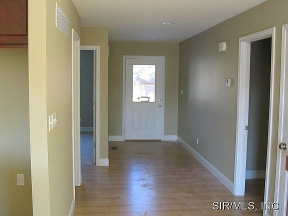 5th image of 984A University Dr