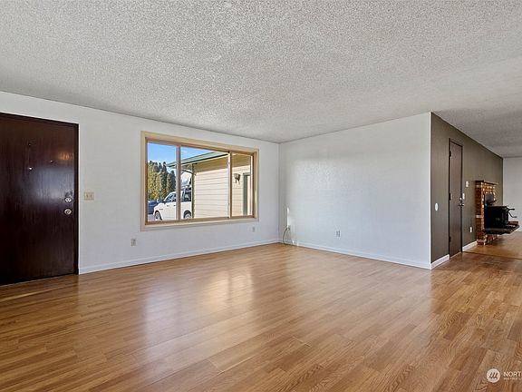5th image of 728 NW Fairhaven Drive