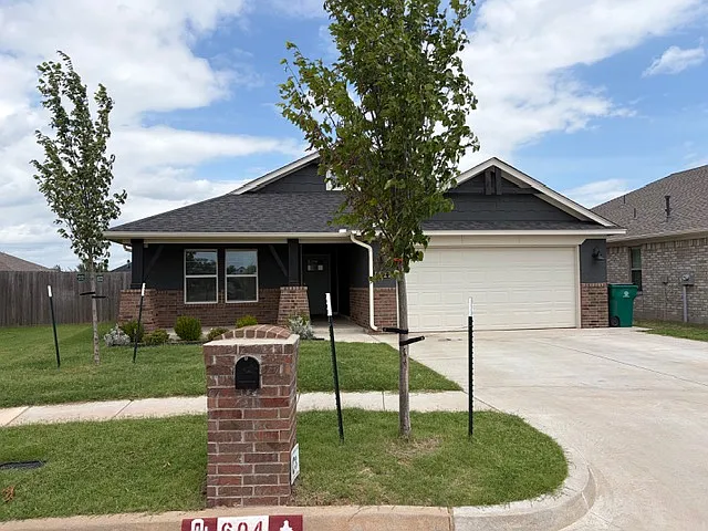 3 bed, 1385 sqft, $1,840 — Photo 2