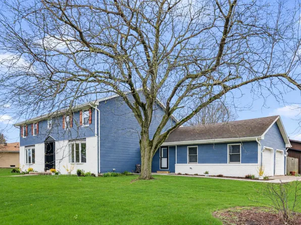 701 Trenton St, Crown Point, IN 46307