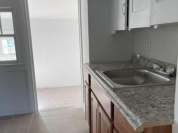 3rd image of 3918 High St