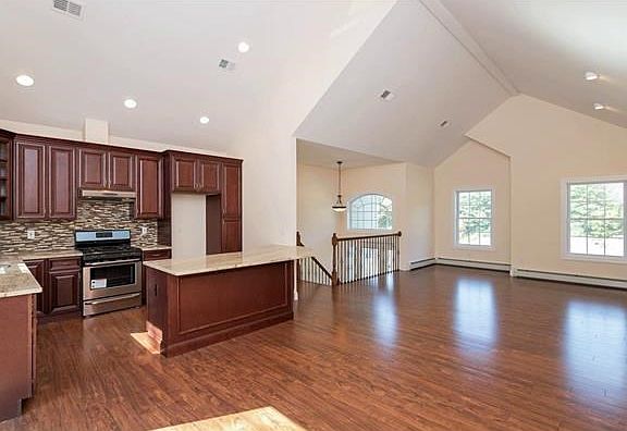 2nd image of 8 Terpak Ct