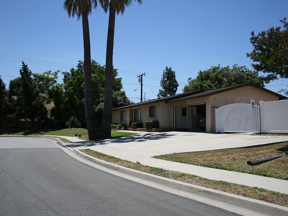 1st image of 605 Groom Dr
