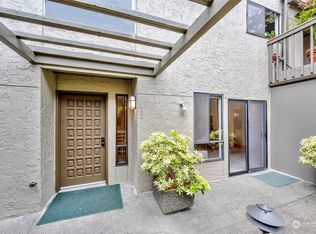 5831 NE Park Point Dr UNIT G105, Seattle, WA
