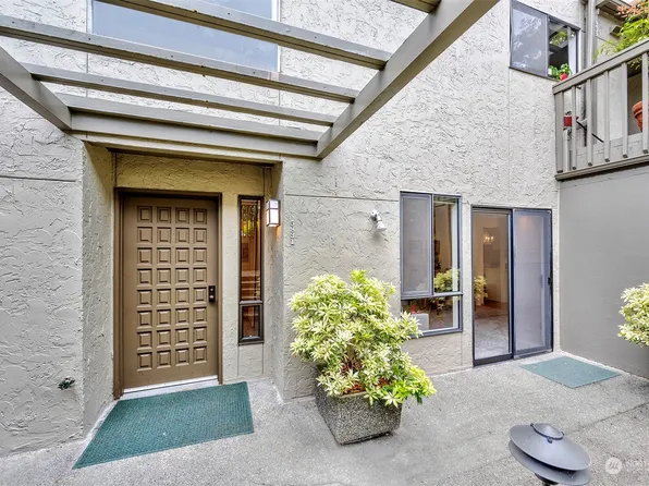 5831 NE Parkpoint Drive #G-105, Seattle, WA 98115