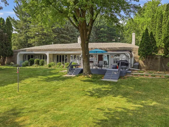 W10019 Spring Rd, Fox Lake, WI 53933