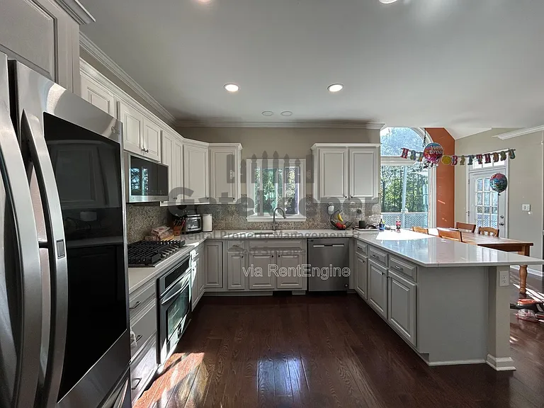 115 Hidden Lake Dr — Photo 7