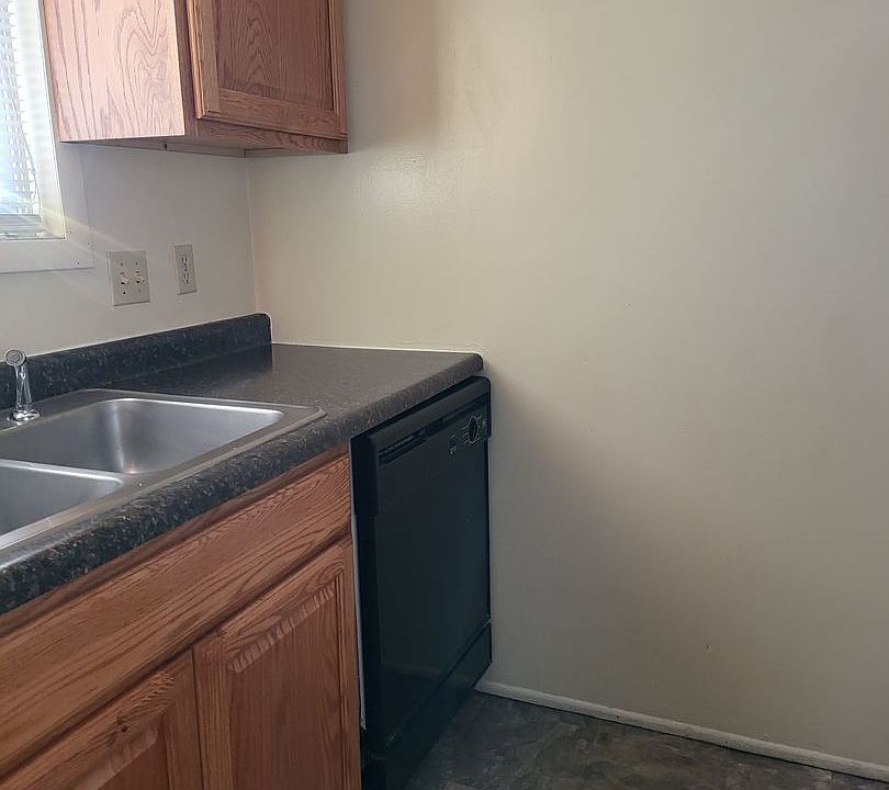 1st image of 1440 Fir Ave #16