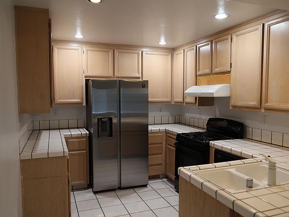 2nd image of 1359 Tea Rose Cir