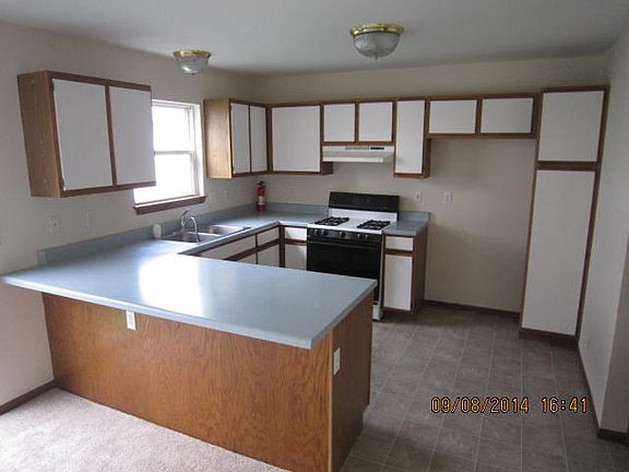 3rd image of 311 Carlton Ct