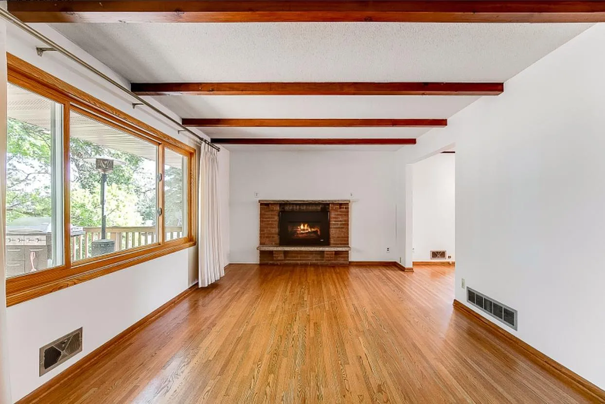 5 bed, 2600 sqft, $3,500 — Photo 4