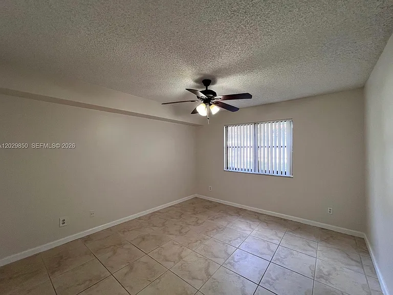 640 S Park Rd — Photo 5