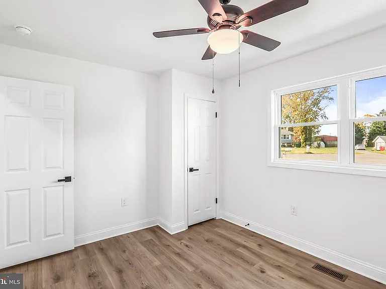313 Windsor Ct — Photo 64