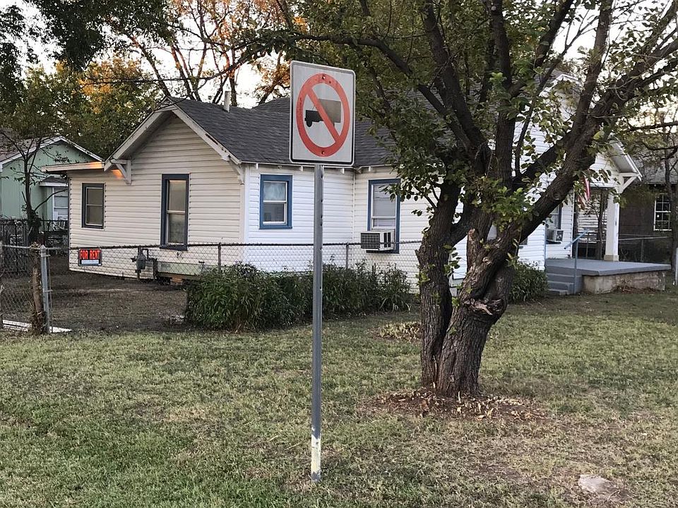 1st image of 200 E Crockett St