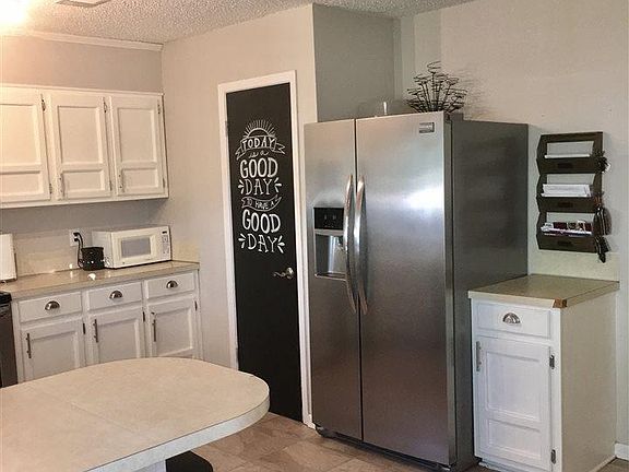 5th image of 300 Lakewood Dr