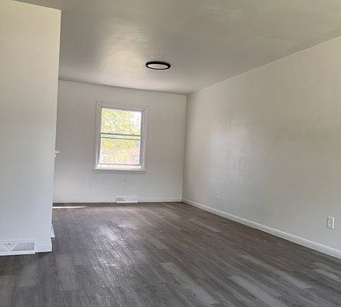 5th image of 635 Matawan Ave