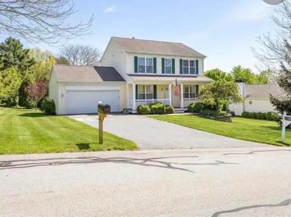 105 Goldenrod Dr, Middletown, RI 02842