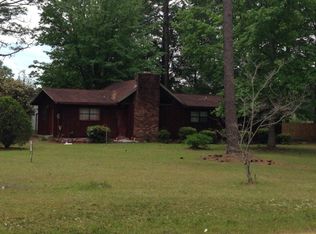 300 Lakeview Dr SE, Baxley, GA 31513